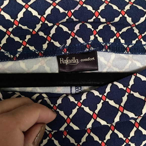 Stretchy Shorts - Picture 4 of 5